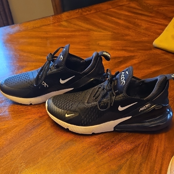Nike Air Max 270 Black and White Sneakers Size 11 Used But Good Condition - Picture 5 of 10